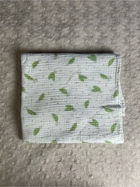 SwaddleMe Pea Pod Baby Swaddle Blanket Green White Muslin Dot Garden Vegetable